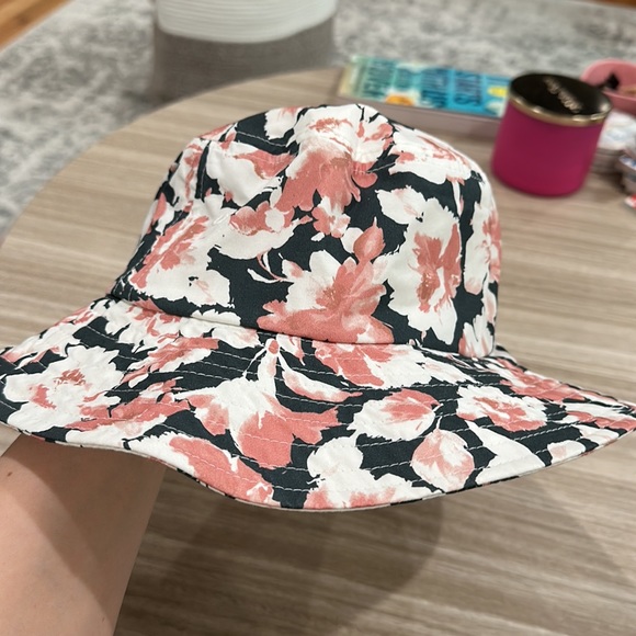 A&F Bucket Hat - Picture 2 of 3